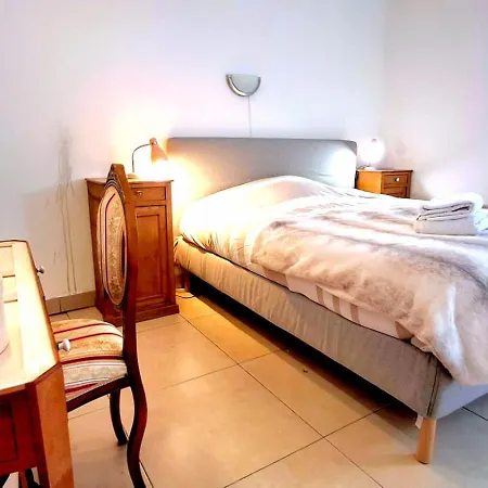 Bel Appartement 2 Chambres Au Calme Centre Arenes *