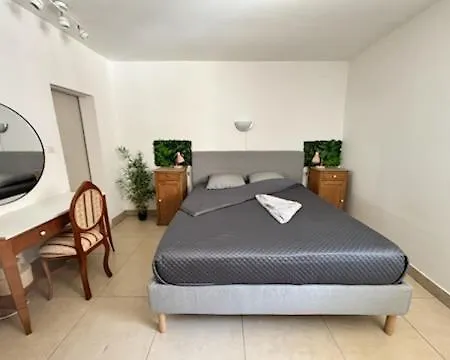 Bel 2 Au Calme Centre Arenes Apartment *