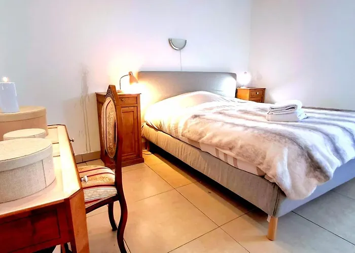 Bel Appartement 2 Chambres Au Calme Centre Arenes *